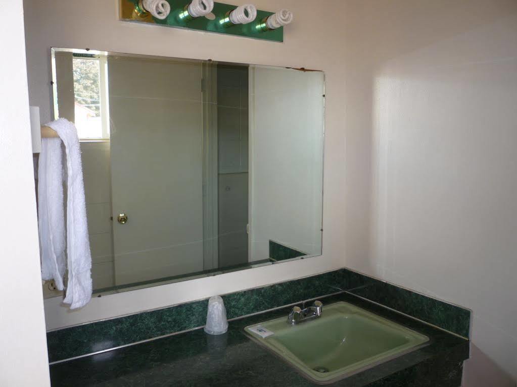 Budget Inn Motel Woodburn Zewnętrze zdjęcie